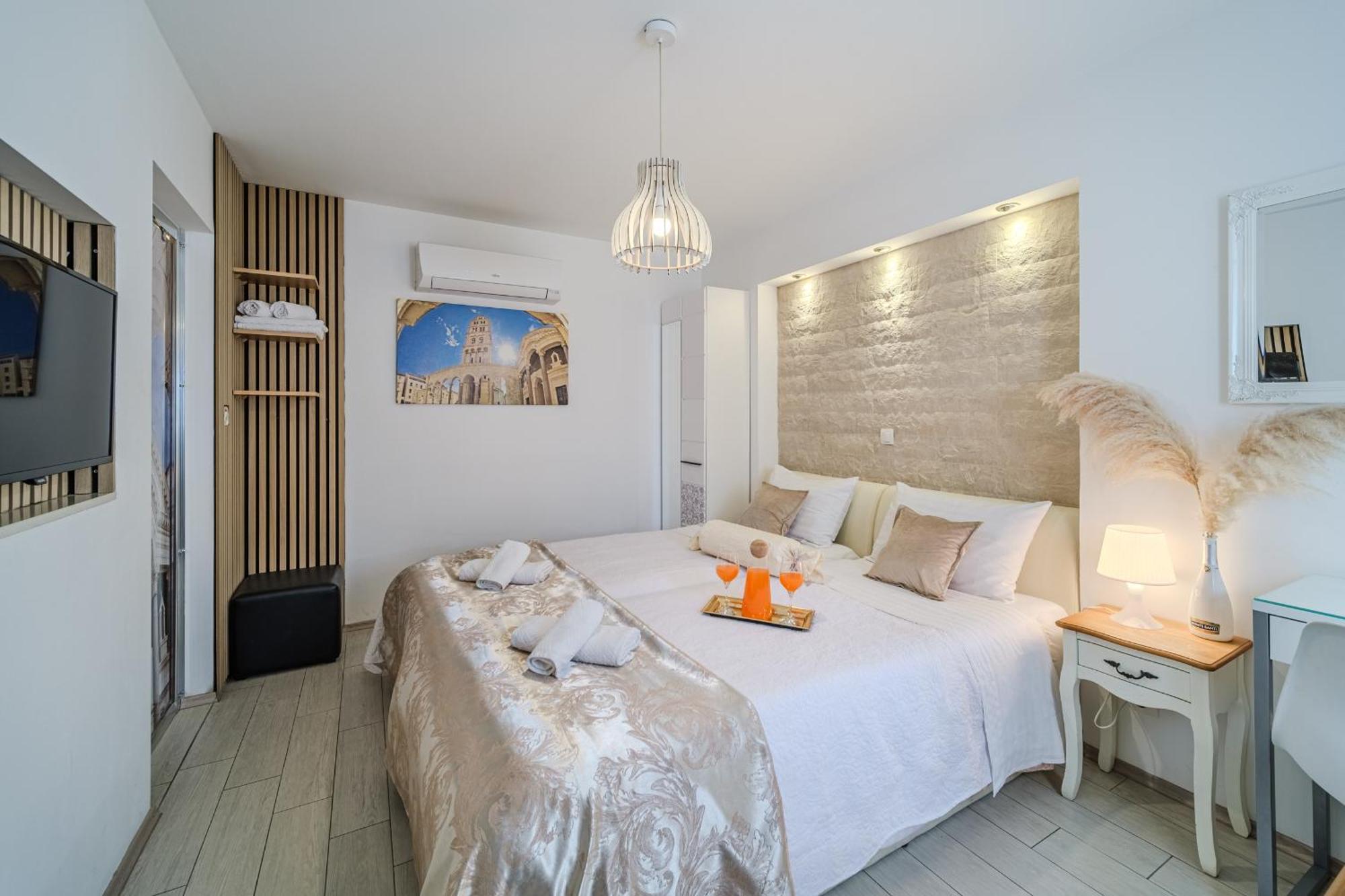 Central Split Rooms And Apartments Paese Exterior foto