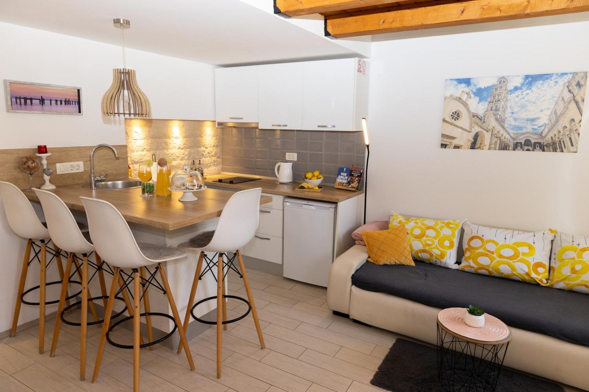 Central Split Rooms And Apartments Paese Exterior foto