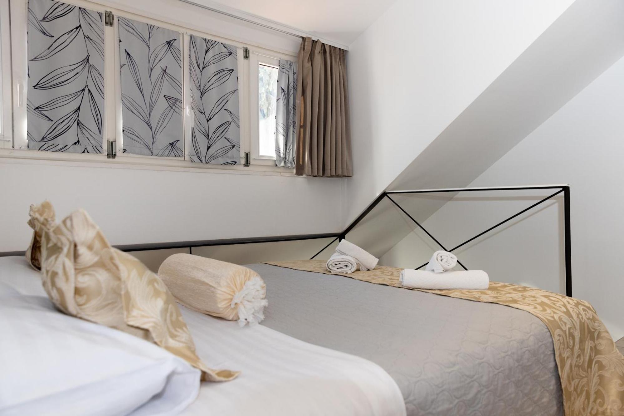 Central Split Rooms And Apartments Paese Exterior foto